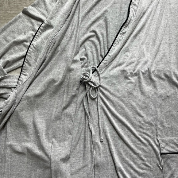 A Pea in The Pod Maternity Sleep Robe sz M - Picture 8 of 9